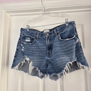 Abercrombie & Fitch Mid Rise Boyfriend Shorts Distressed Denim Frayed Size 32 14